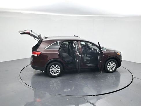 Used 2018 Kia Sorento LX image 47