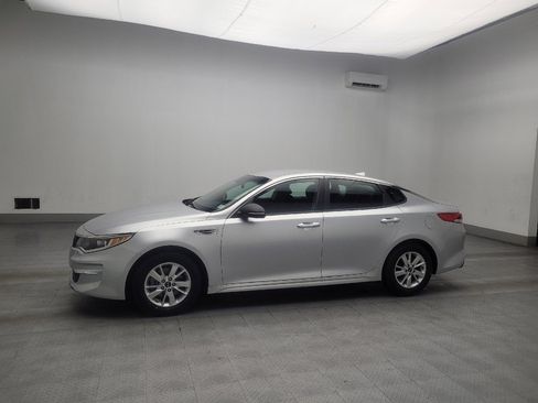 Used 2018 Kia Optima LX image 2