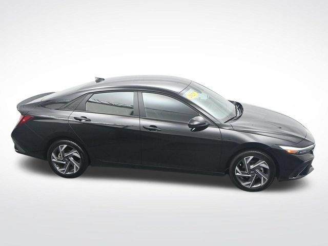 Used 2025 Hyundai Elantra Sport FWD image 31