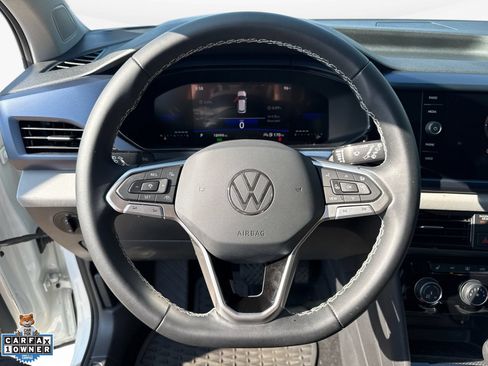 Used 2023 Volkswagen Taos SE w/ Panoramic Sunroof Package FWD image 12