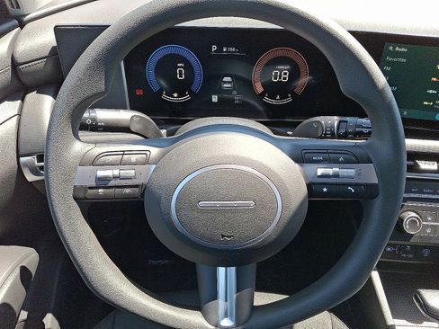 Certified 2025 Hyundai Tucson SE image 14