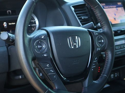 Certified 2021 Honda Ridgeline Black Edition image 18