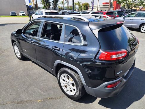 Used 2018 Jeep Cherokee Latitude image 5