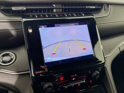 Used 2024 Jeep Grand Cherokee Altitude image 13