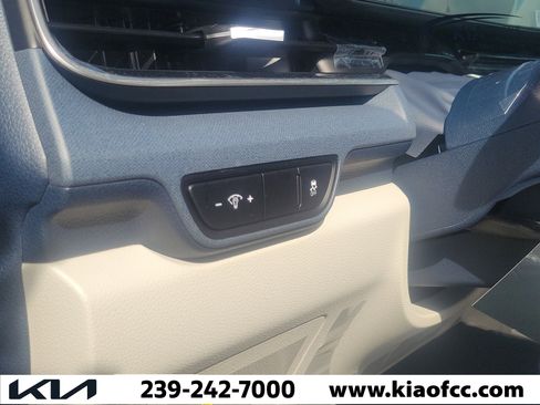 New 2026 Kia Carnival EX FWD image 27