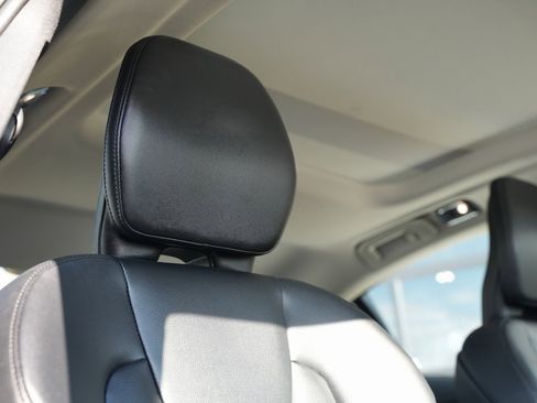 Used 2019 Volvo S60 T6 Momentum w/ Multimedia Package image 18