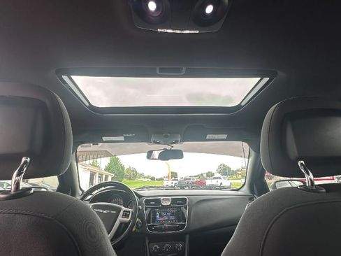 Used 2013 Chrysler 200 Touring w/ S Exterior Appearance Pkg FWD image 19