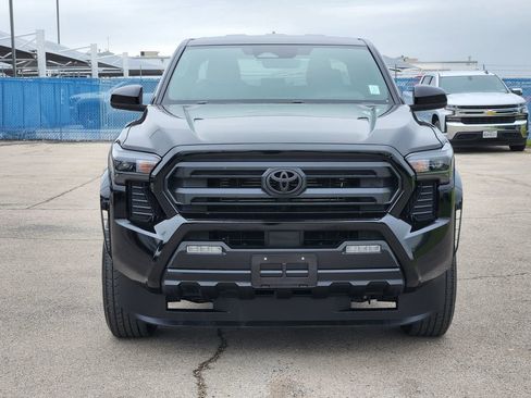 Used 2025 Toyota Tacoma SR5 AWD/4WD image 2