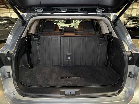 Used 2022 Toyota Highlander LE image 16