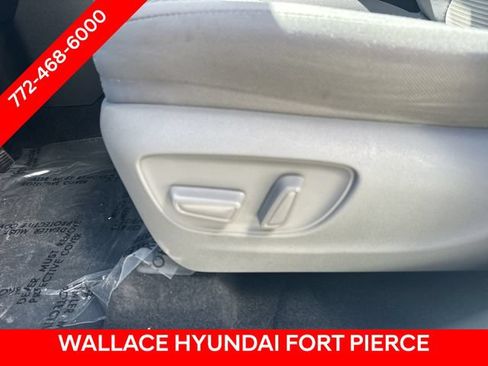 Used 2022 Toyota Highlander LE AWD/4WD image 22