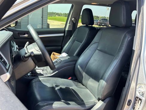 Used 2017 Toyota Highlander XLE FWD image 7