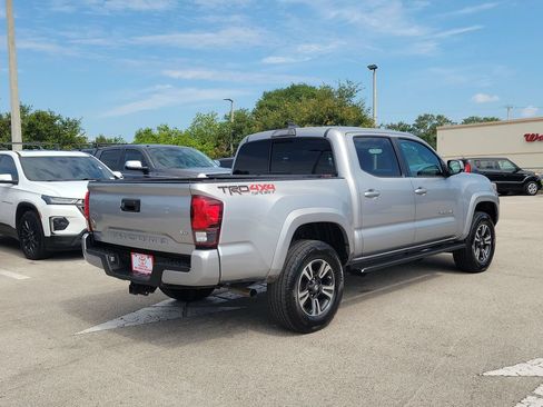 Used 2019 Toyota Tacoma TRD Sport AWD/4WD image 4