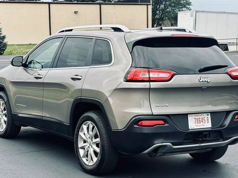 Used 2017 Jeep Cherokee Limited w/ Trailer Tow Group AWD/4WD image 8