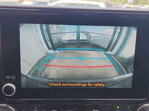 Used 2025 Toyota Highlander XLE image 18