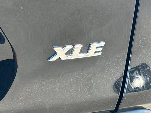 Used 2024 Toyota RAV4 XLE FWD image 30