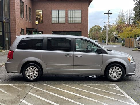 Used 2016 Dodge Grand Caravan SE w/ Quick Order Package 29E SE image 6