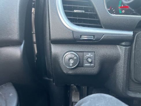 Used 2015 Chevrolet Traverse LT image 21