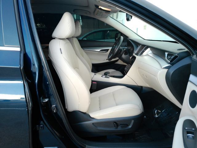 Used 2020 INFINITI QX50 Luxe w/ Navigation Package FWD image 19
