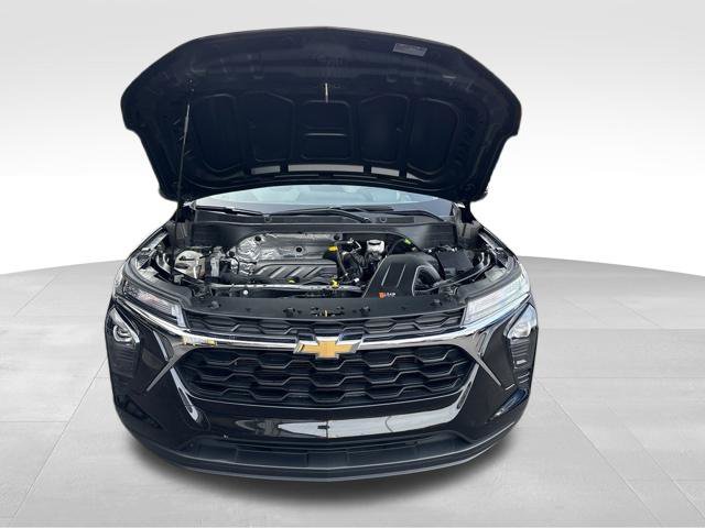 Used 2025 Chevrolet Trax LS w/ LS Convenience Package FWD image 33