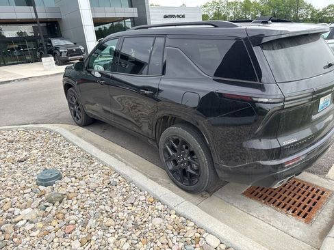 Used 2024 Chevrolet Traverse RS w/ LPO, Floor Liner Package AWD/4WD image 8