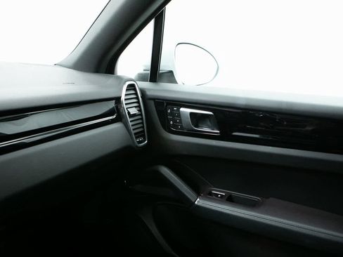 Certified 2023 Porsche Cayenne image 23