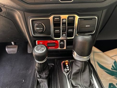 Used 2024 Jeep Wrangler Unlimited AWD/4WD image 25
