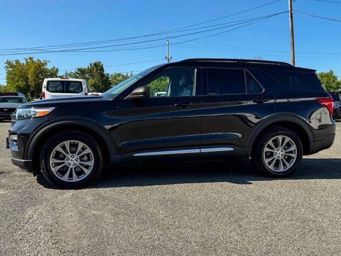 Used 2023 Ford Explorer XLT w/ Equipment Group 202A AWD/4WD image 6