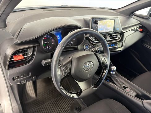 Used 2018 Toyota C-HR XLE FWD image 12