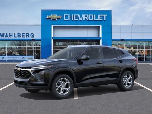 New 2026 Chevrolet Trax LS w/ LS Convenience Package FWD image 2