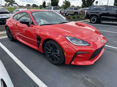 Used 2025 Toyota GR86 Premium RWD image 5