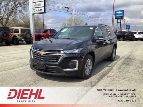 Used 2023 Chevrolet Traverse LT image 3