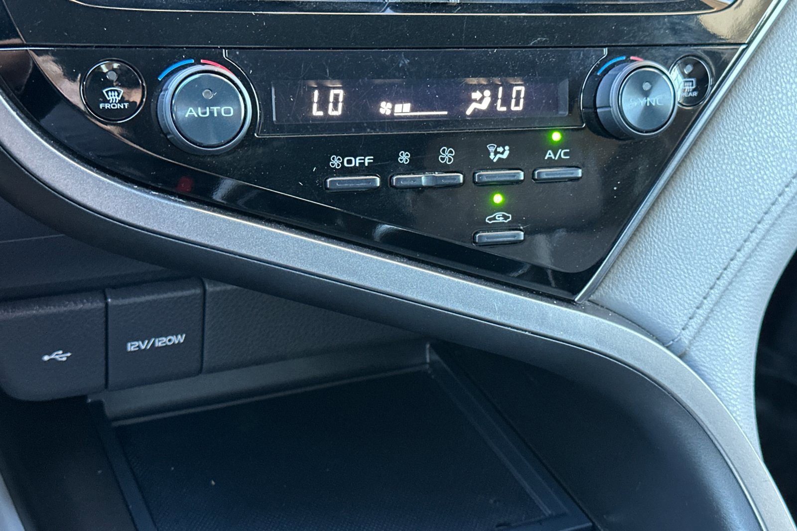 Used 2022 Toyota Camry LE FWD image 19