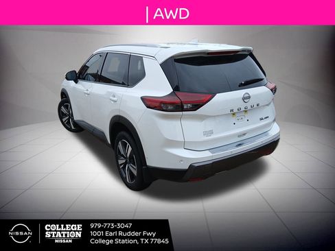 Used 2025 Nissan Rogue SL image 4