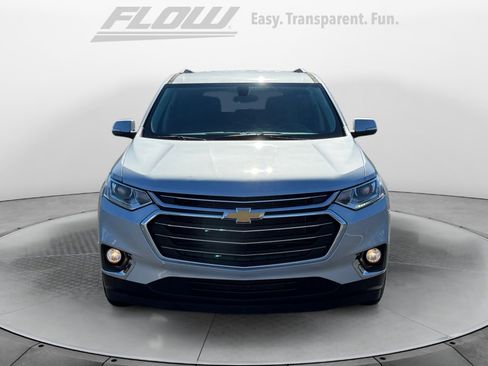Used 2021 Chevrolet Traverse LT image 2