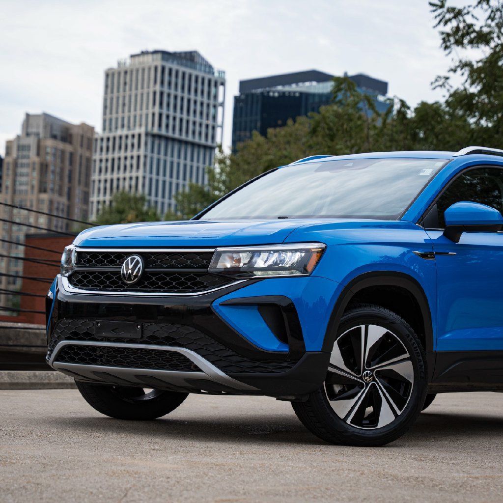 Certified 2023 Volkswagen Taos SE AWD/4WD image 2