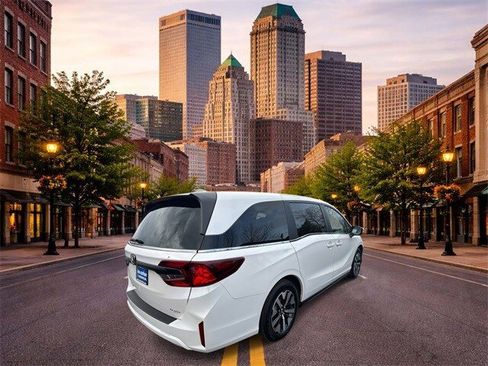 Certified 2026 Honda Odyssey EX-L image 4