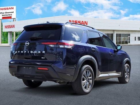 Used 2024 Nissan Pathfinder SV image 4