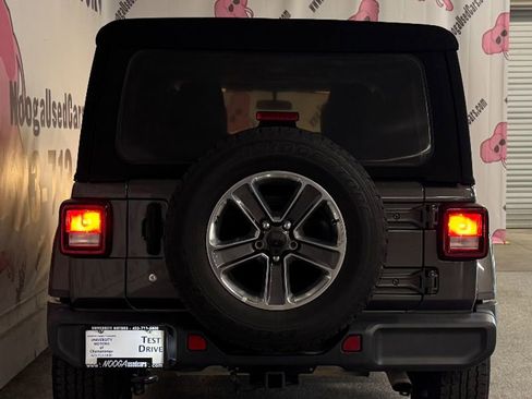 Used 2018 Jeep Wrangler Unlimited Sahara image 11