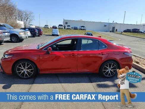 Used 2022 Toyota Camry SE w/ Cold Weather Package image 2