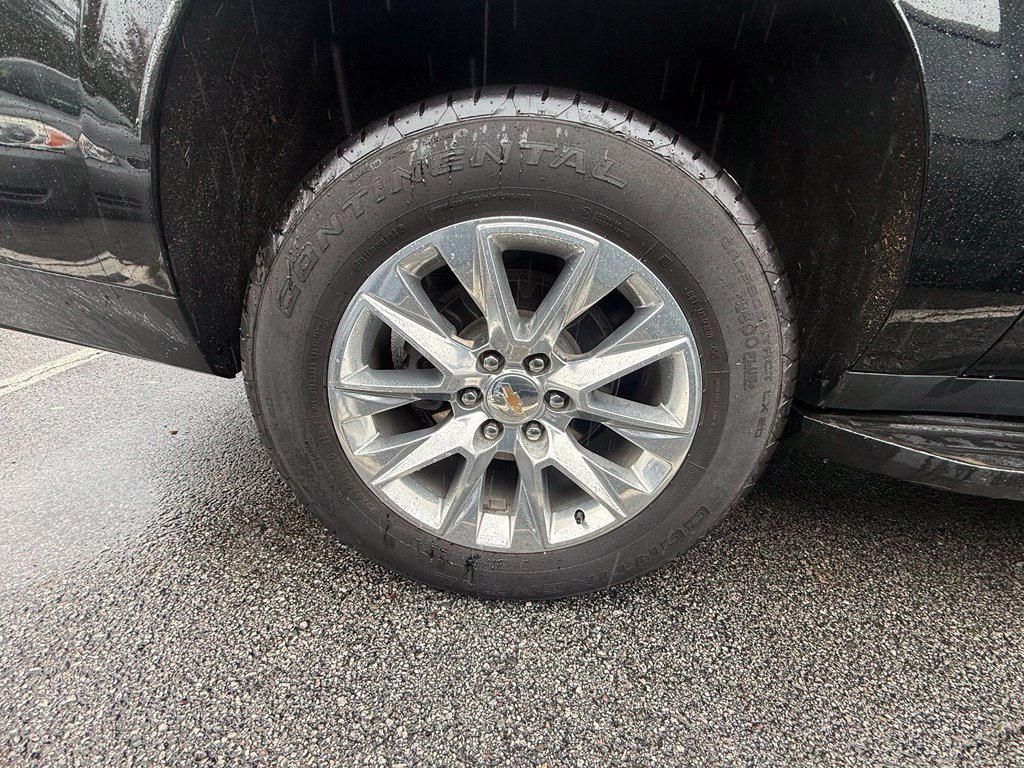 Used 2026 Chevrolet Suburban Premier AWD/4WD image 38