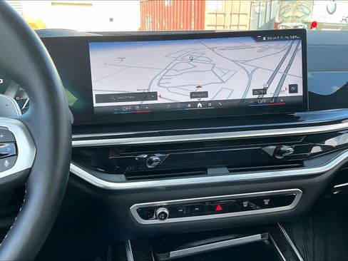 Used 2025 BMW X7 M60i image 6