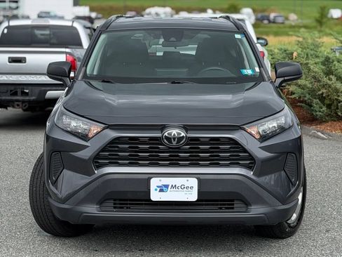 Used 2021 Toyota RAV4 LE AWD/4WD image 2