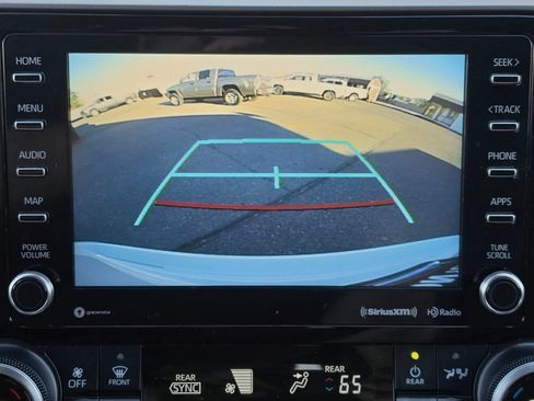 Used 2021 Toyota Highlander XLE FWD image 12