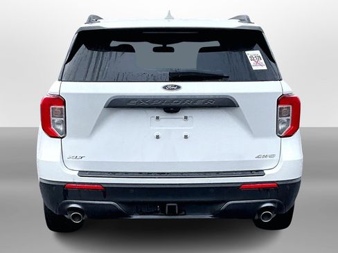 Used 2022 Ford Explorer XLT w/ Equipment Group 202A image 4