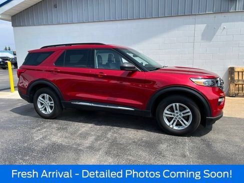 Used 2024 Ford Explorer XLT w/ Equipment Group 202A AWD/4WD image 4