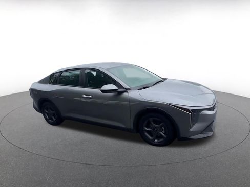Used 2025 Kia K4 FWD image 2