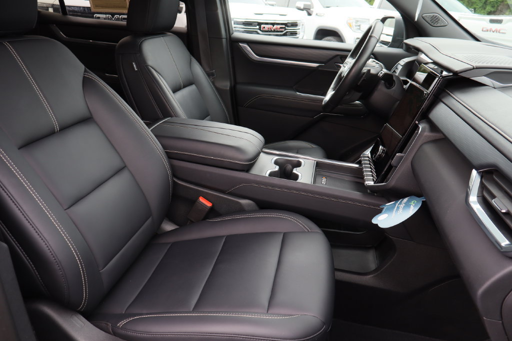 Certified 2026 GMC Acadia Elevation w/ Elevation Premium Package FWD image 31