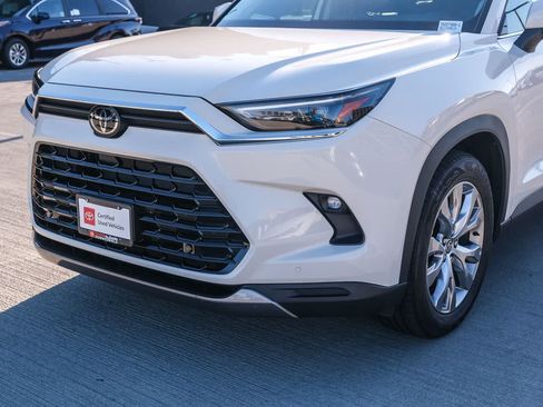 Certified 2024 Toyota Grand Highlander FWD image 11