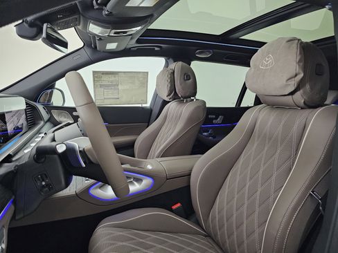 New 2026 Mercedes-Benz Maybach GLS 600 4MATIC image 9
