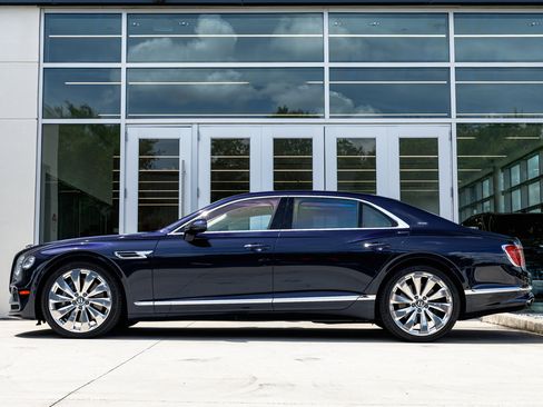 Certified 2024 Bentley Flying Spur V8 image 25